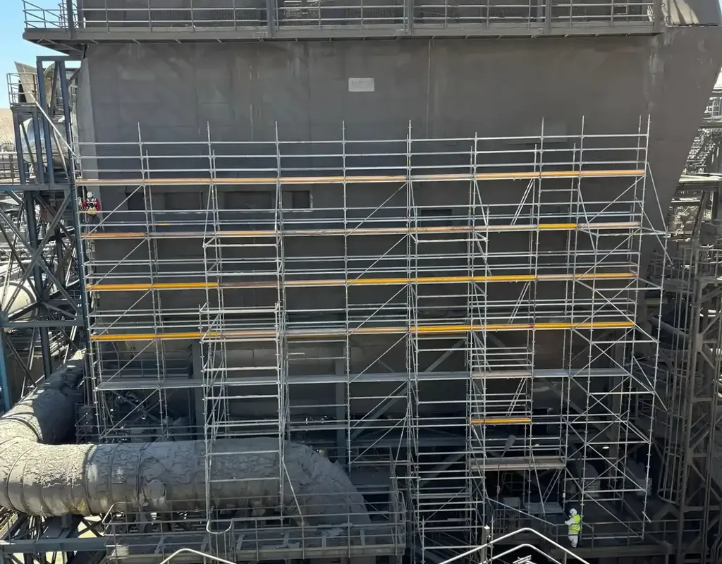 Andamios en el Precipitador 36 de Codelco Chuquicamata